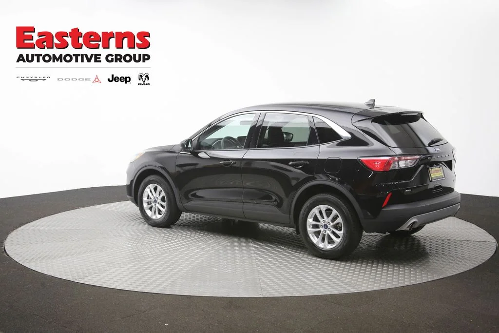 Used 2022 Black Ford SE image 62