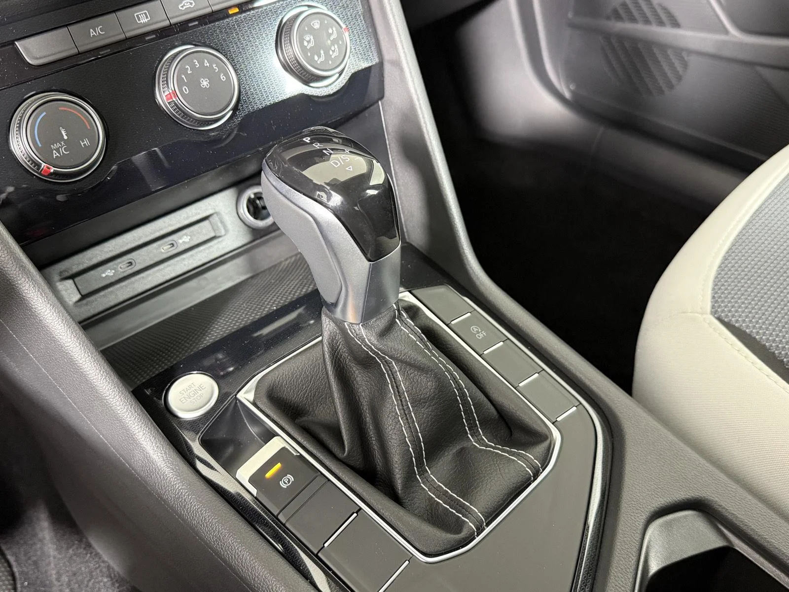 New 2027 Deep Black Pearl Volkswagen S image 31
