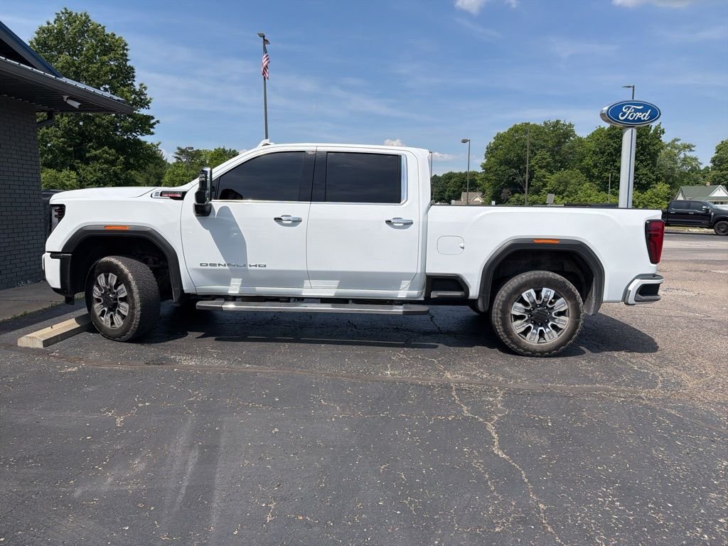 Used 2025 White GMC Denali image 3