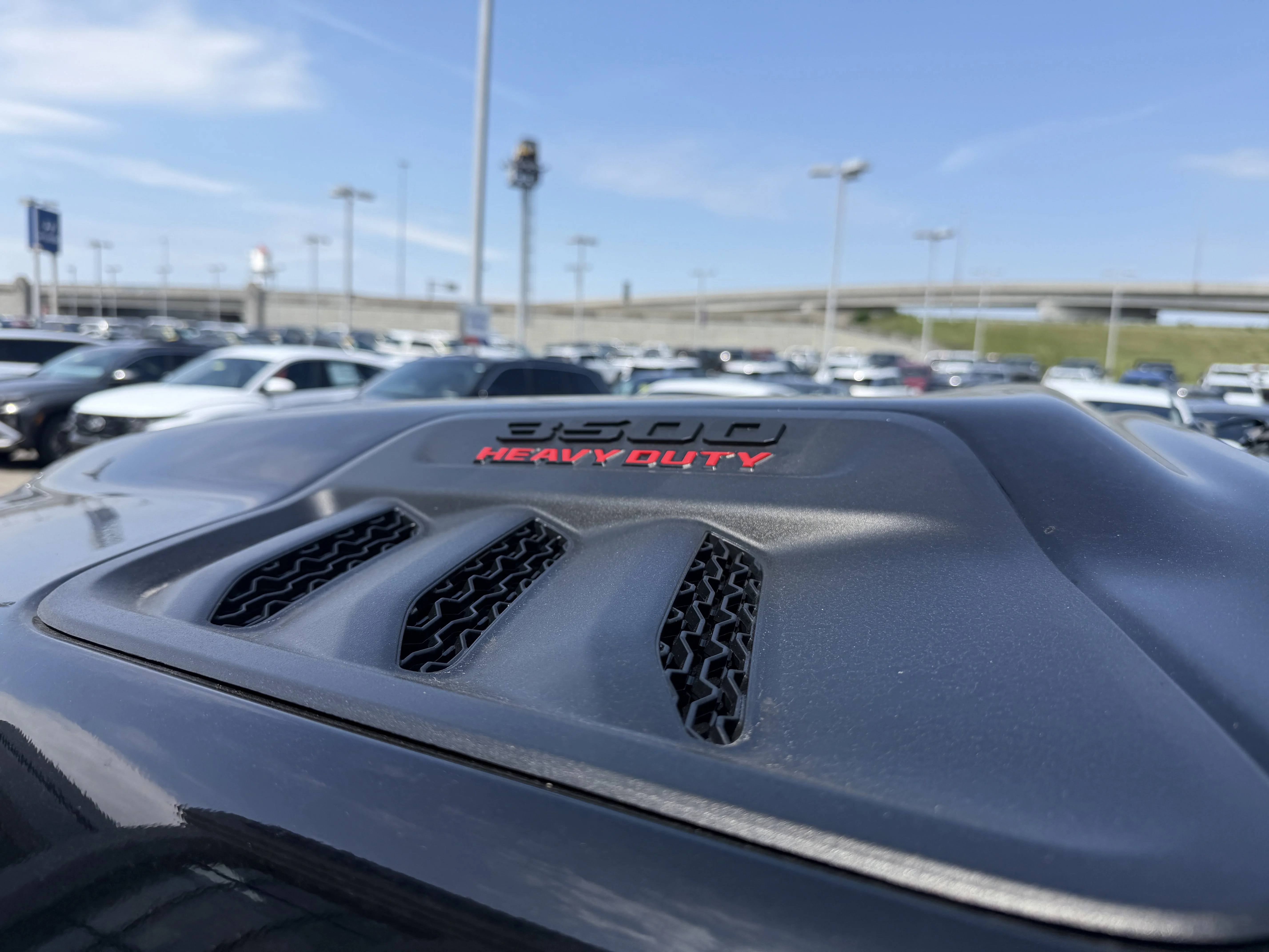 New 2026 Diamond Black Crystal Pearl-Coat Exterior Paint RAM Laramie image 15
