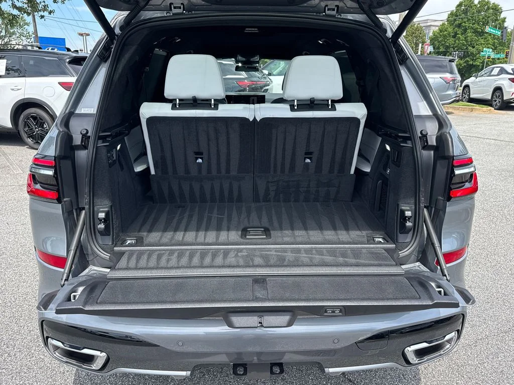 Used 2023 Gray BMW xDrive40i image 21