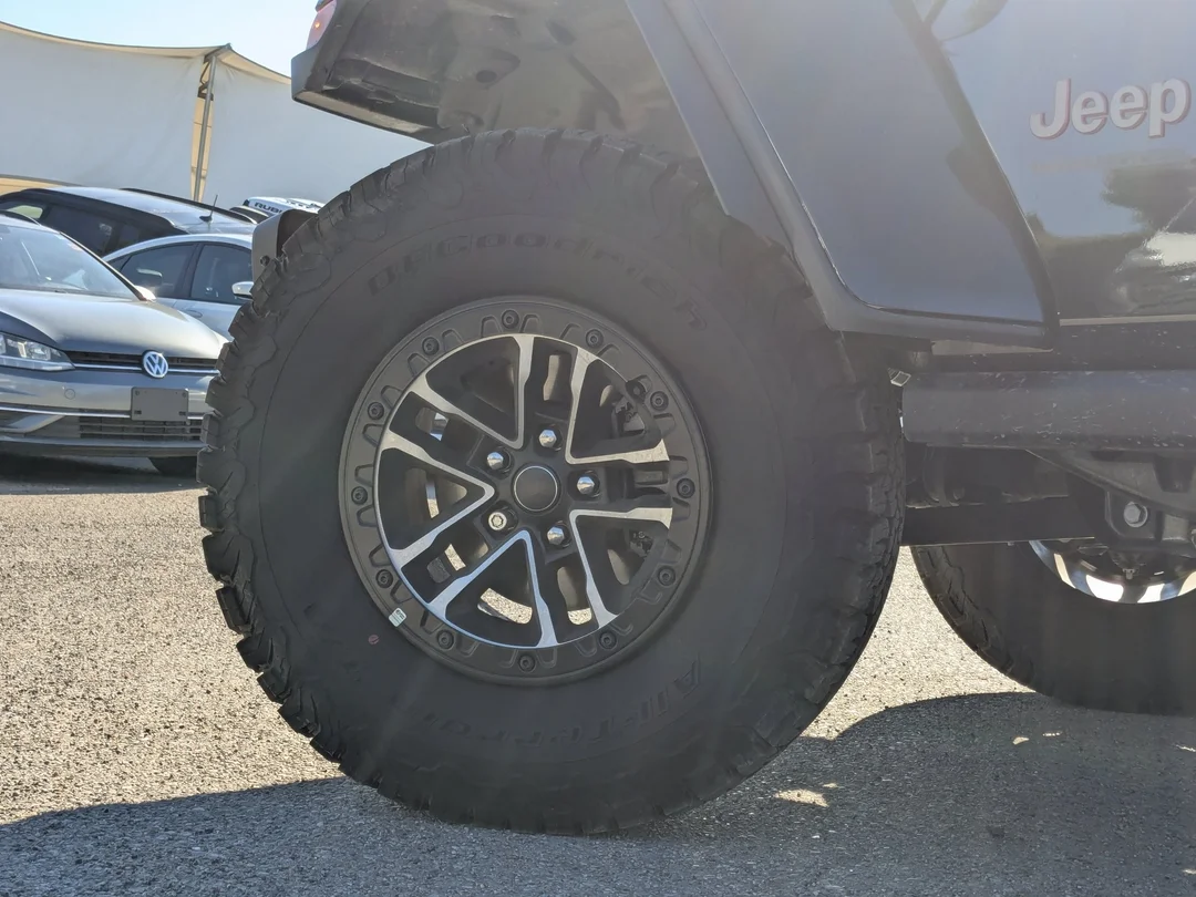 New 2025 Black Jeep Rubicon X - - 4x4 - 35 INCH A/T TIRES - Trailer Tow Group - Offroad Cam & More! image 9