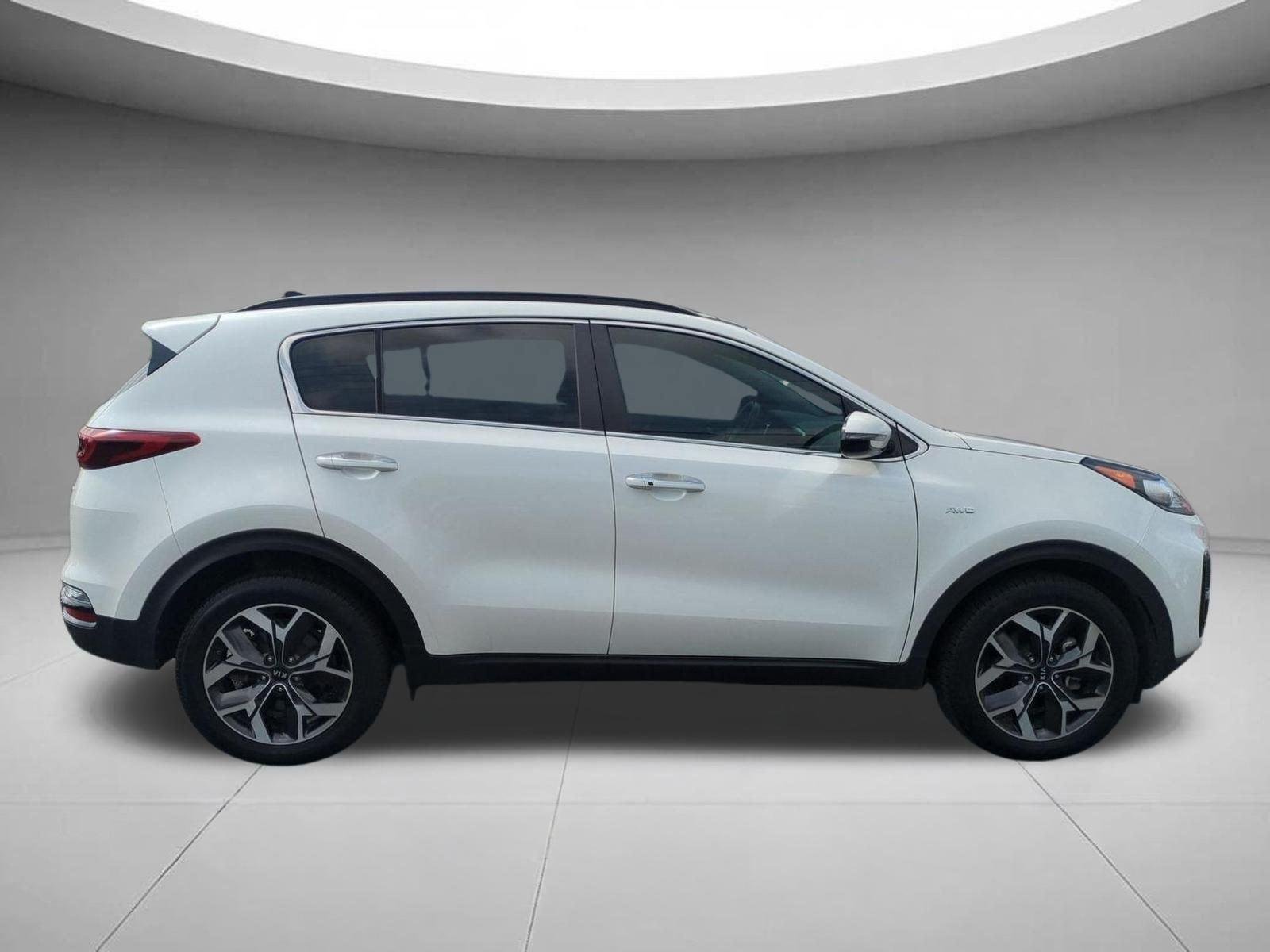 Used 2022 Snow White Pearl Kia EX image 6