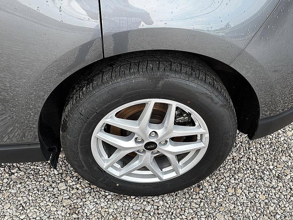 Used 2024 Gray Ford SEL image 25