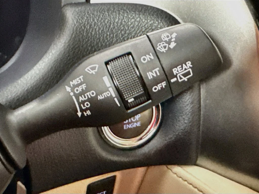 Used 2023 White Lexus 460 image 13
