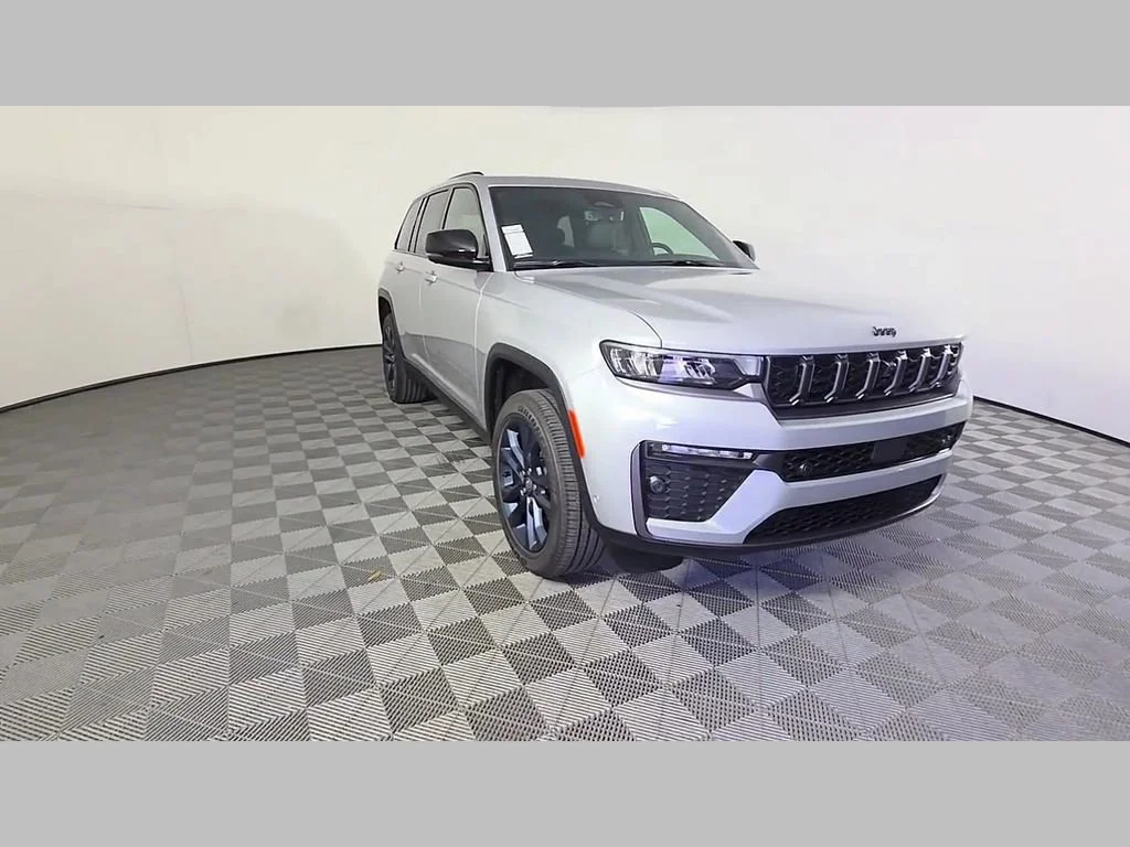 New 2026 Silver Zynith Exterior Paint Jeep 85th Anniversary Edition image 40