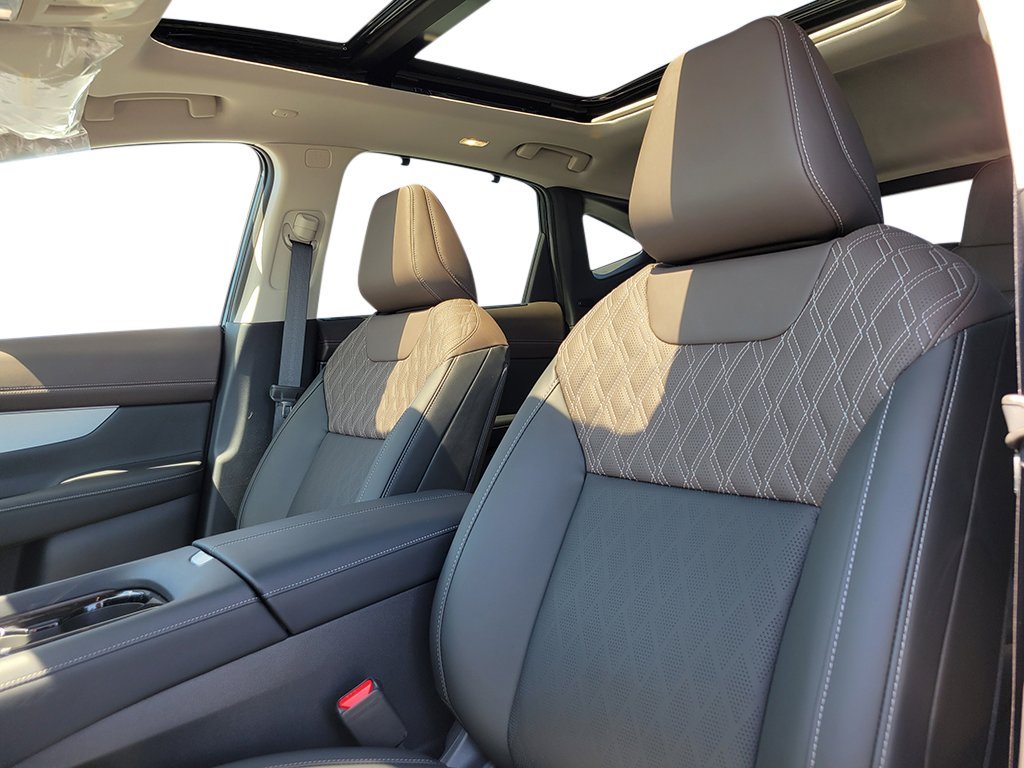 New 2026 Champagne Silver Metallic Nissan Platinum image 32