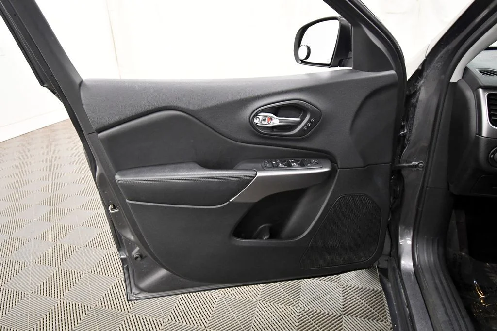 Used 2019 Gray Jeep Limited image 12
