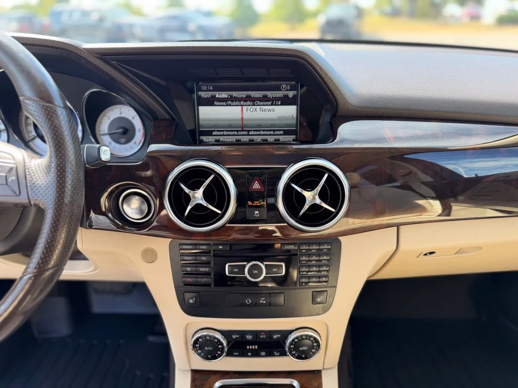 Used 2014 White Mercedes-Benz GLK 250 image 29