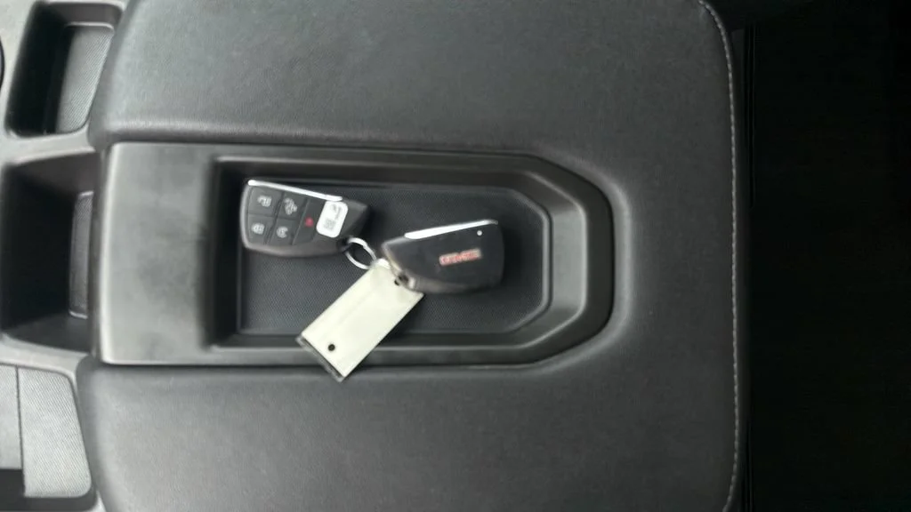 Used 2023 Summit White GMC Elevation image 20