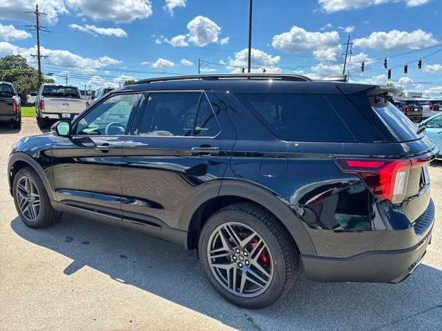 New 2026 Agate Black Metallic Ford ST-Line image 3