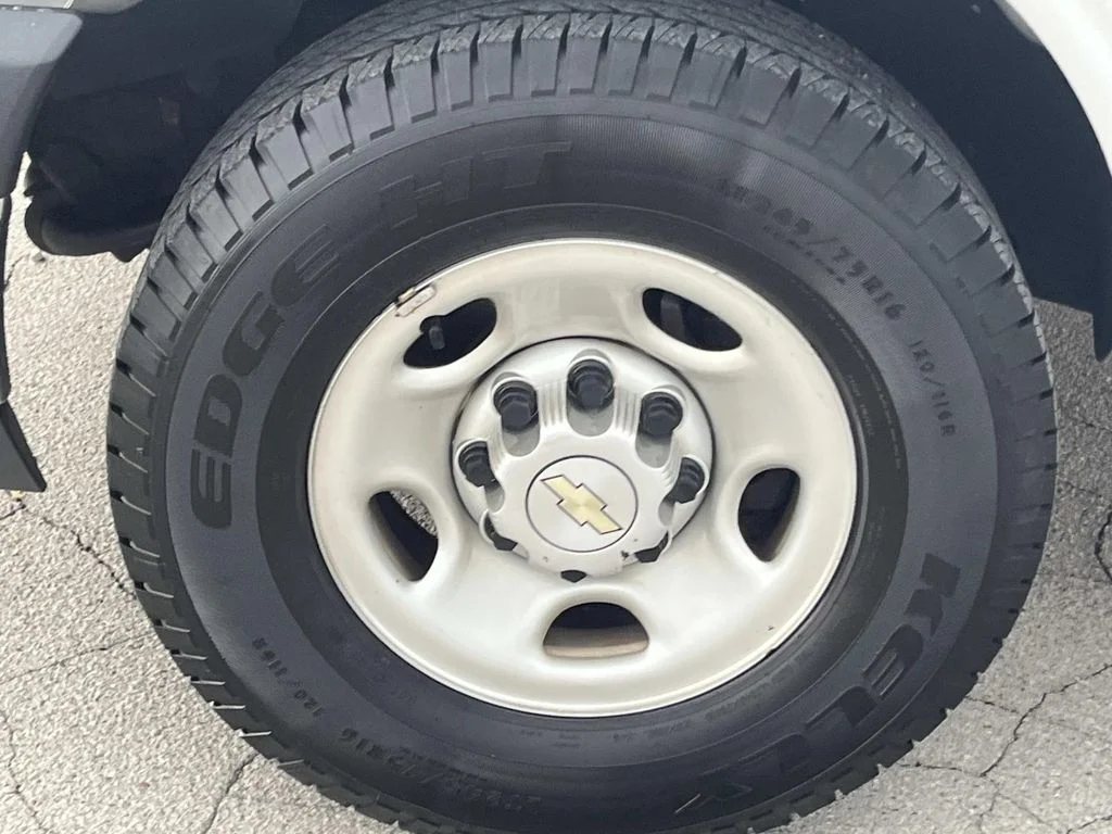 Used 2020 SUMMIT WHITE Chevrolet RWD 2500 Regular Wheelbase WT image 29