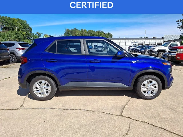 Used 2022 Blue Hyundai SE image 7