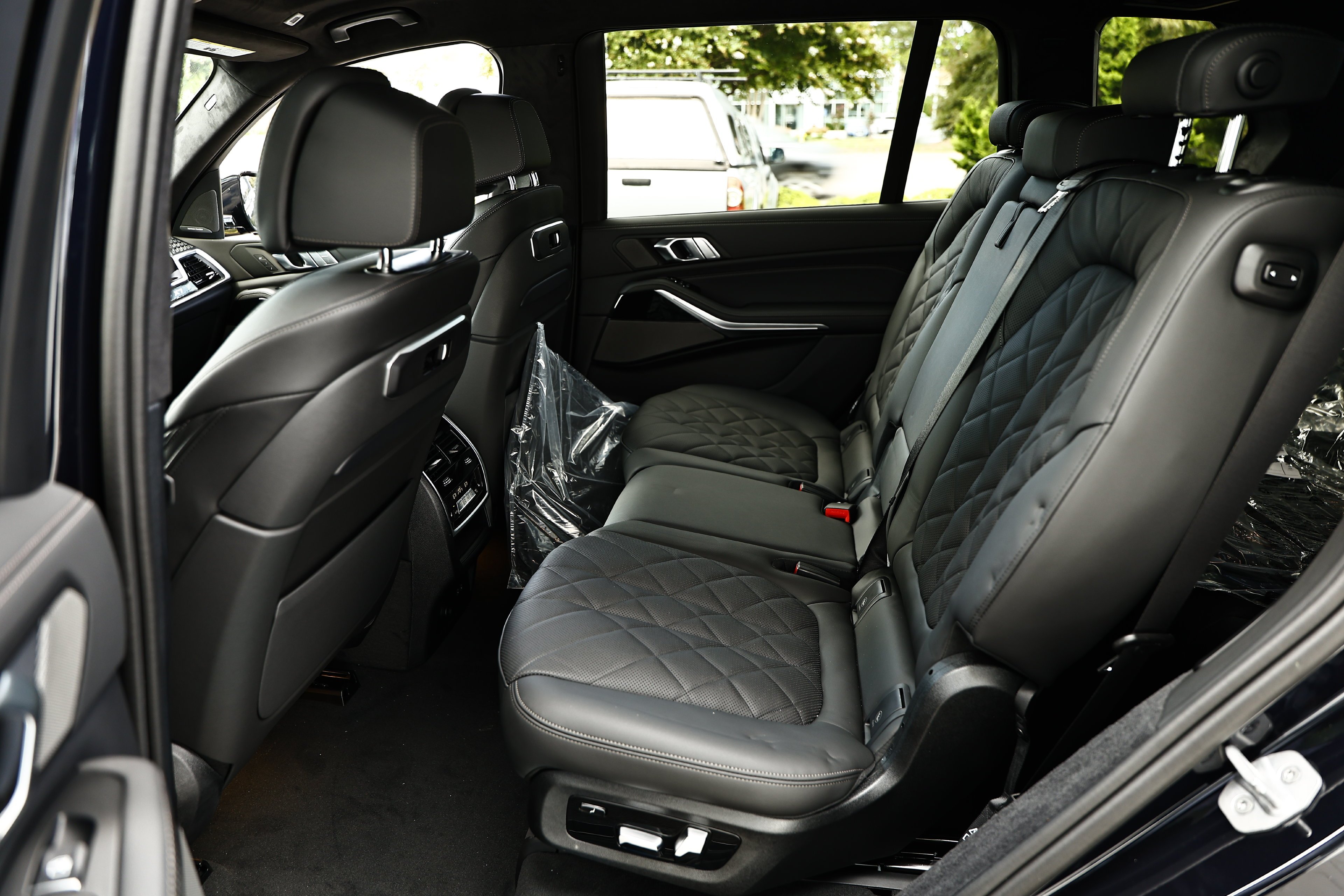 New 2027 Carbon Black Metallic BMW xDrive40i image 27