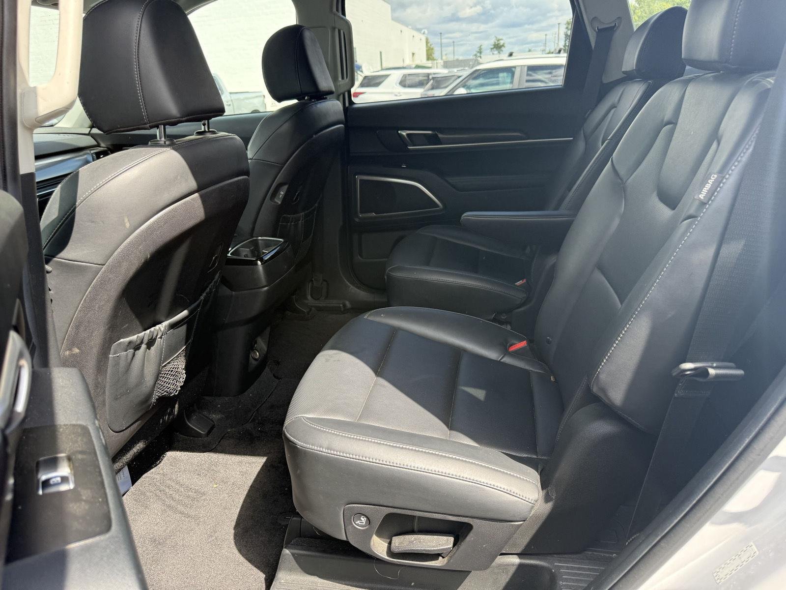 Used 2025 Glacial White Pearl Kia  image 6
