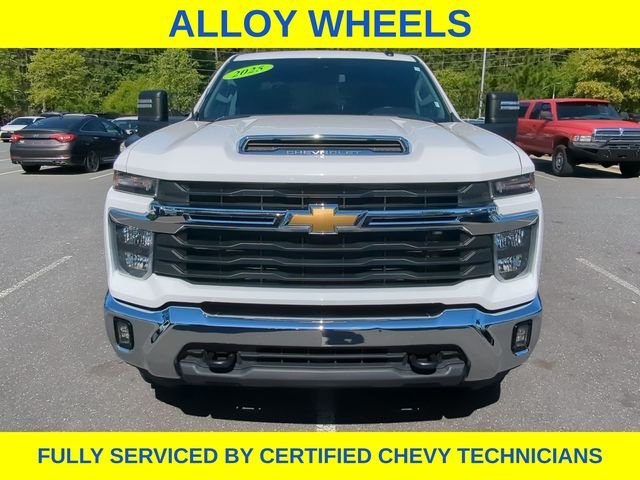 Used 2025 White Chevrolet LT image 13