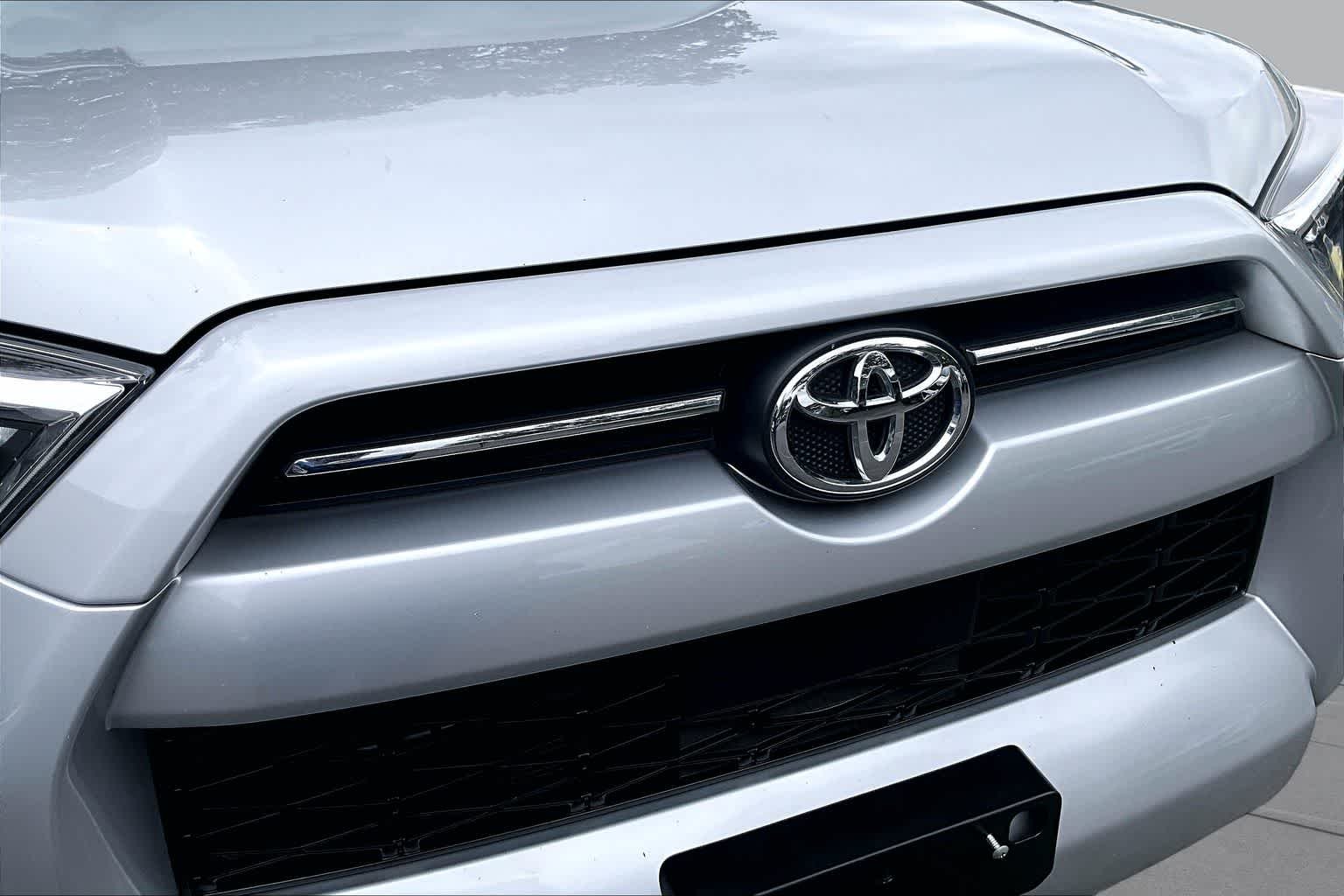 Used 2024 Classic Silver Metallic Toyota SR5 image 31