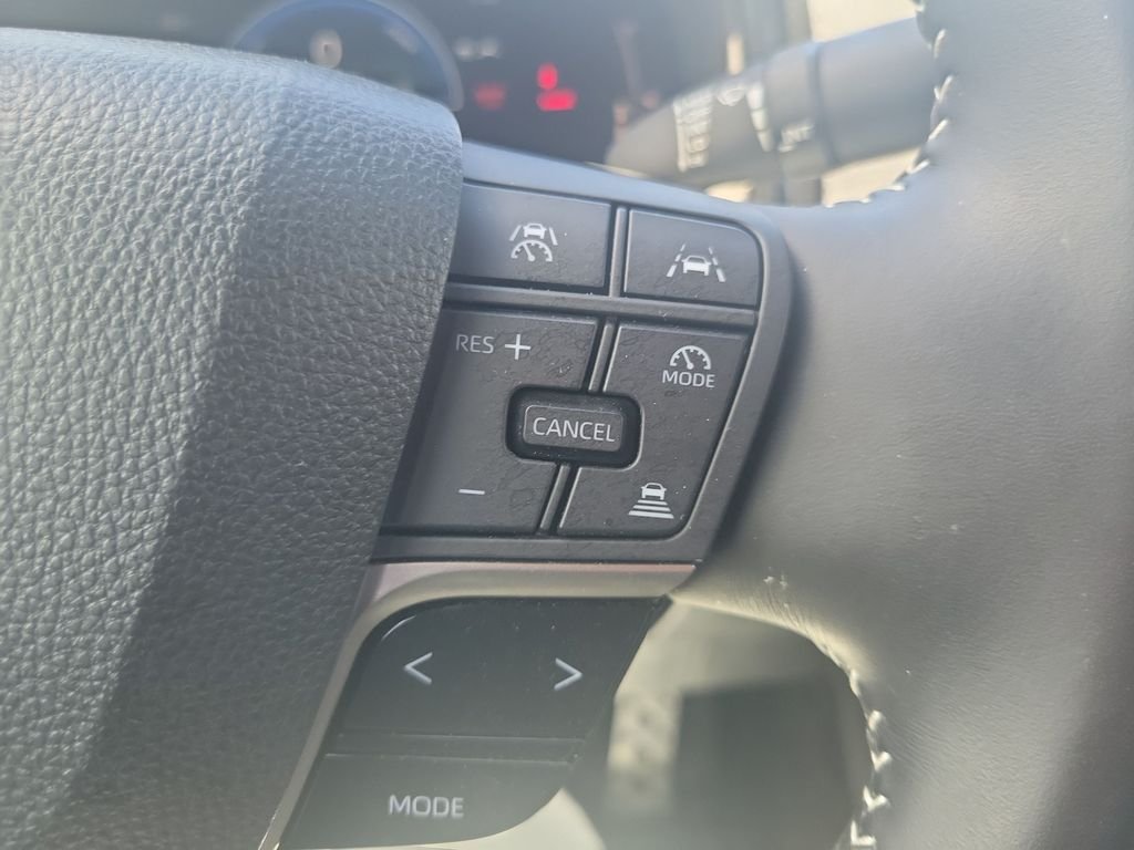 2025 Toyota Camry SE - Photo 26