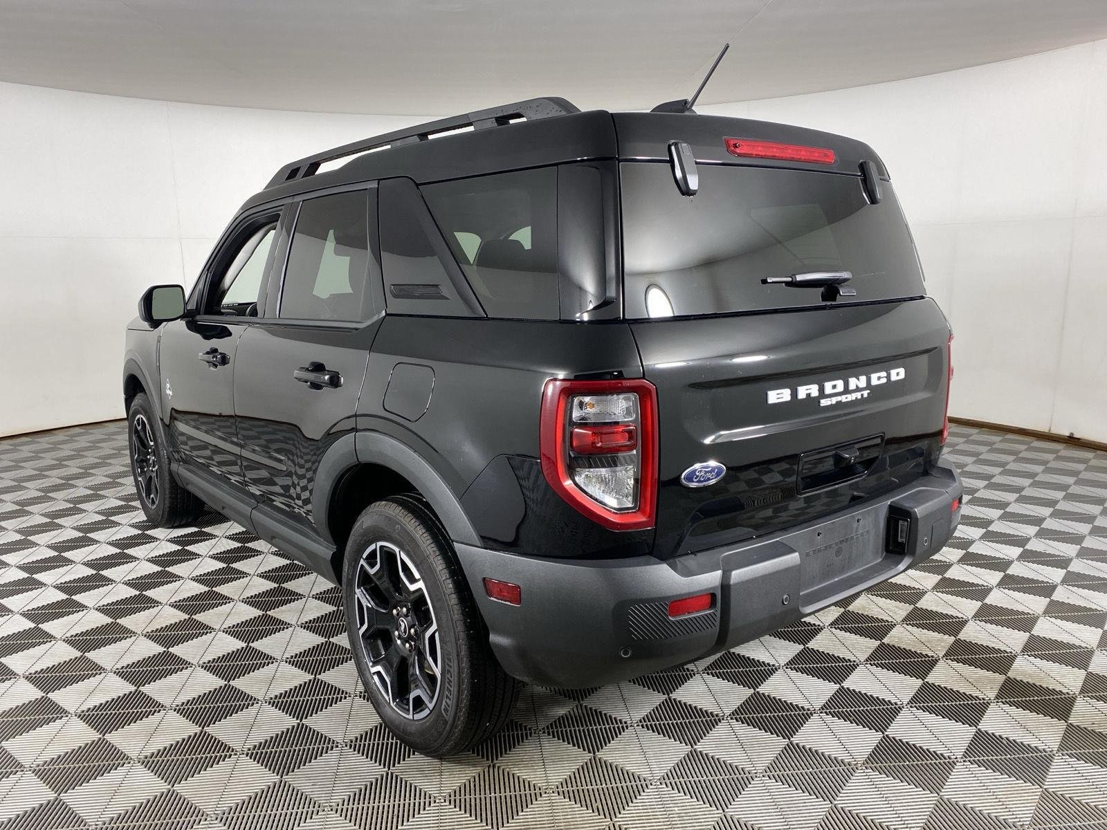 Used 2025 Shadow Black Ford Outer Banks image 5