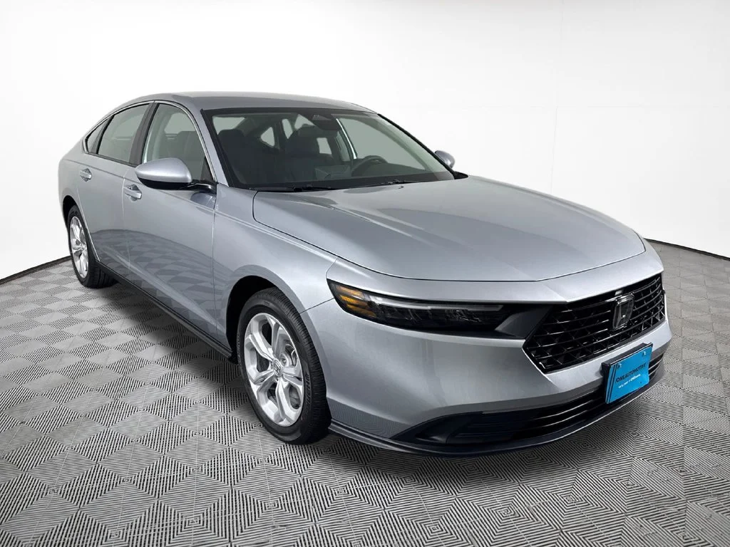 New 2026 Solar Silver Metallic Honda LX image 4