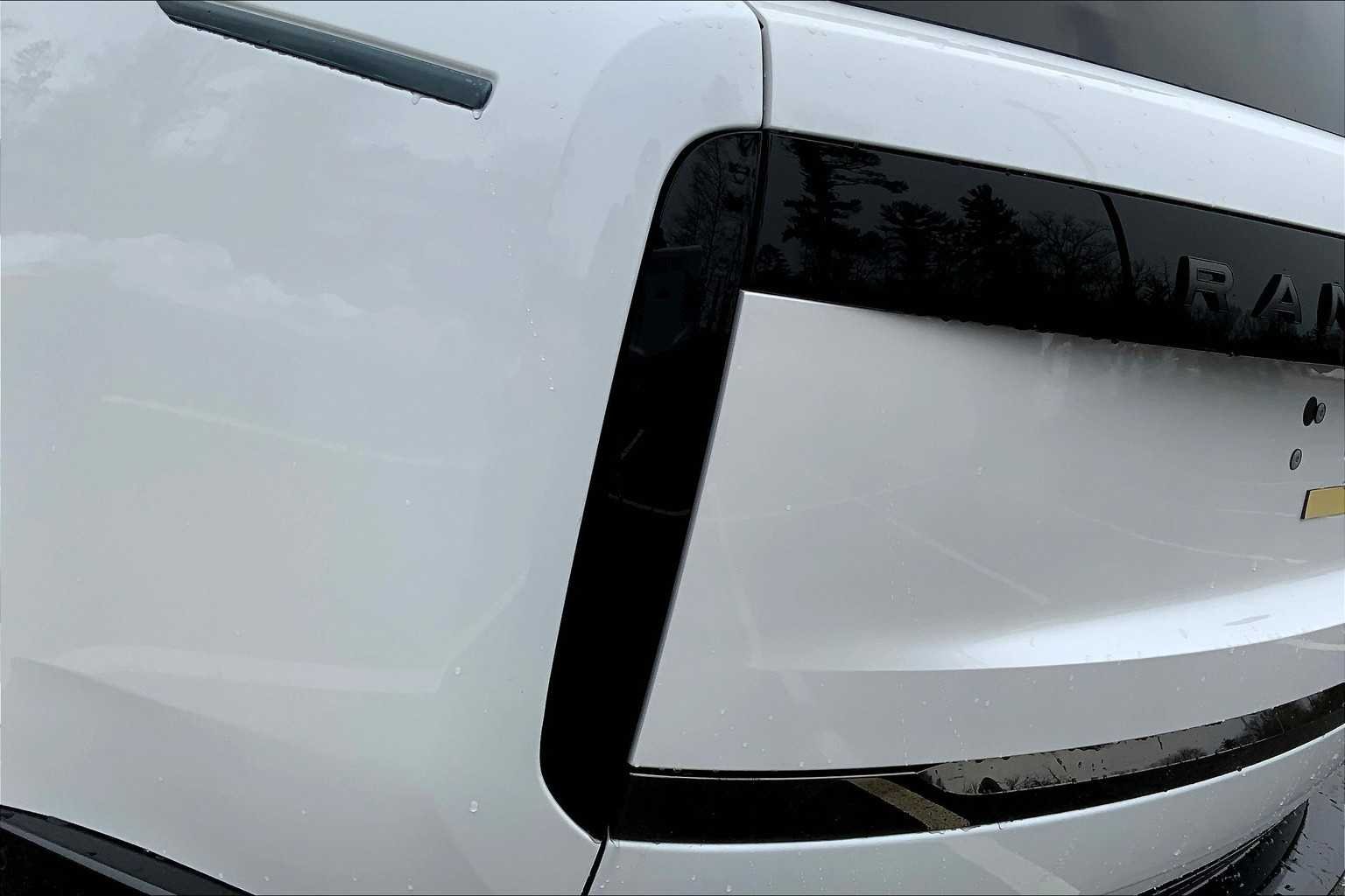 2025 Land Rover Range Rover SV - Photo 4