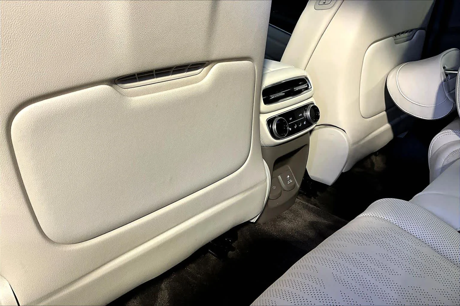 2024 GENESIS GV80 Standard - Photo 35