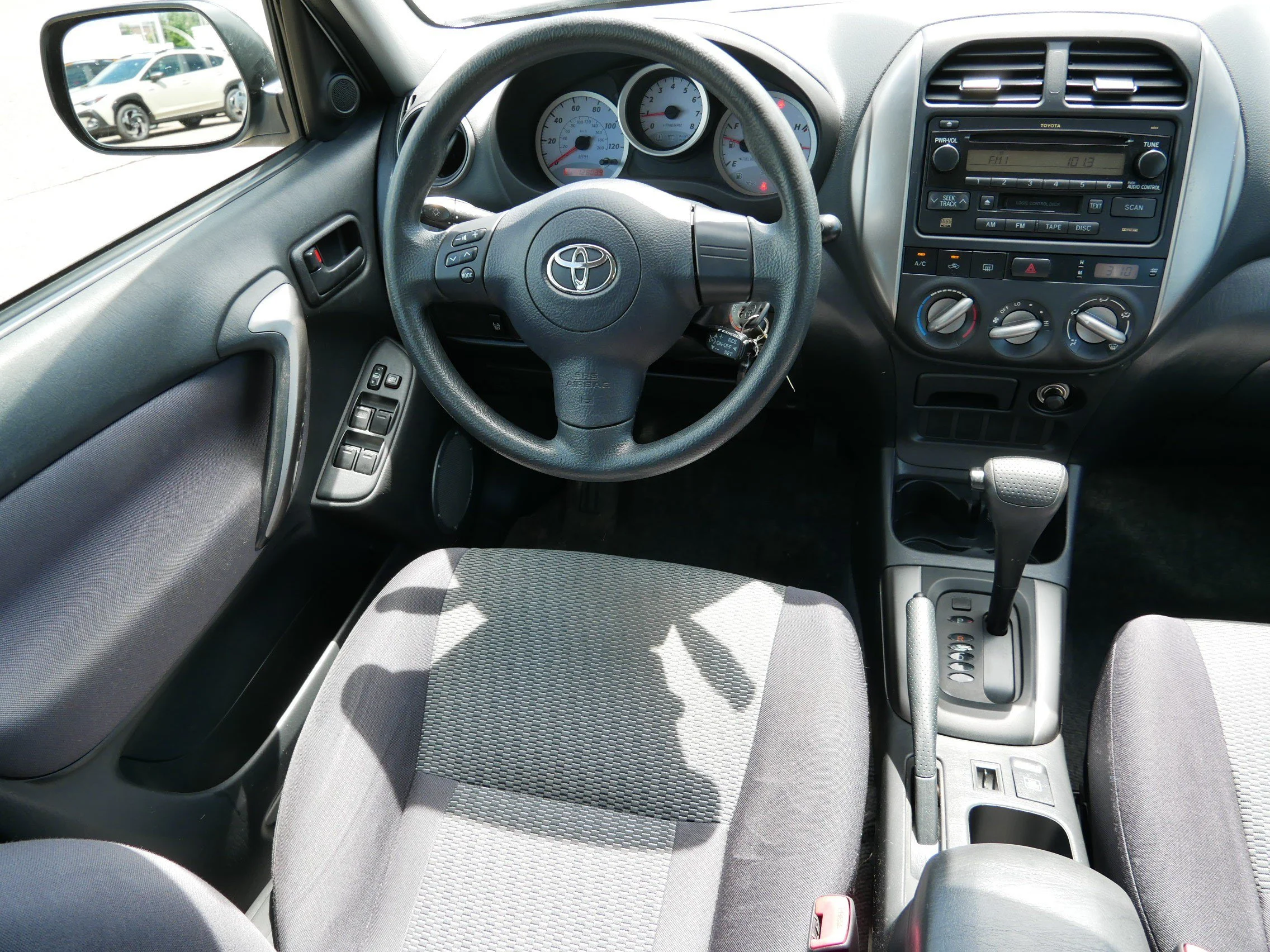 Used 2004 Titanium Metallic Toyota  image 9