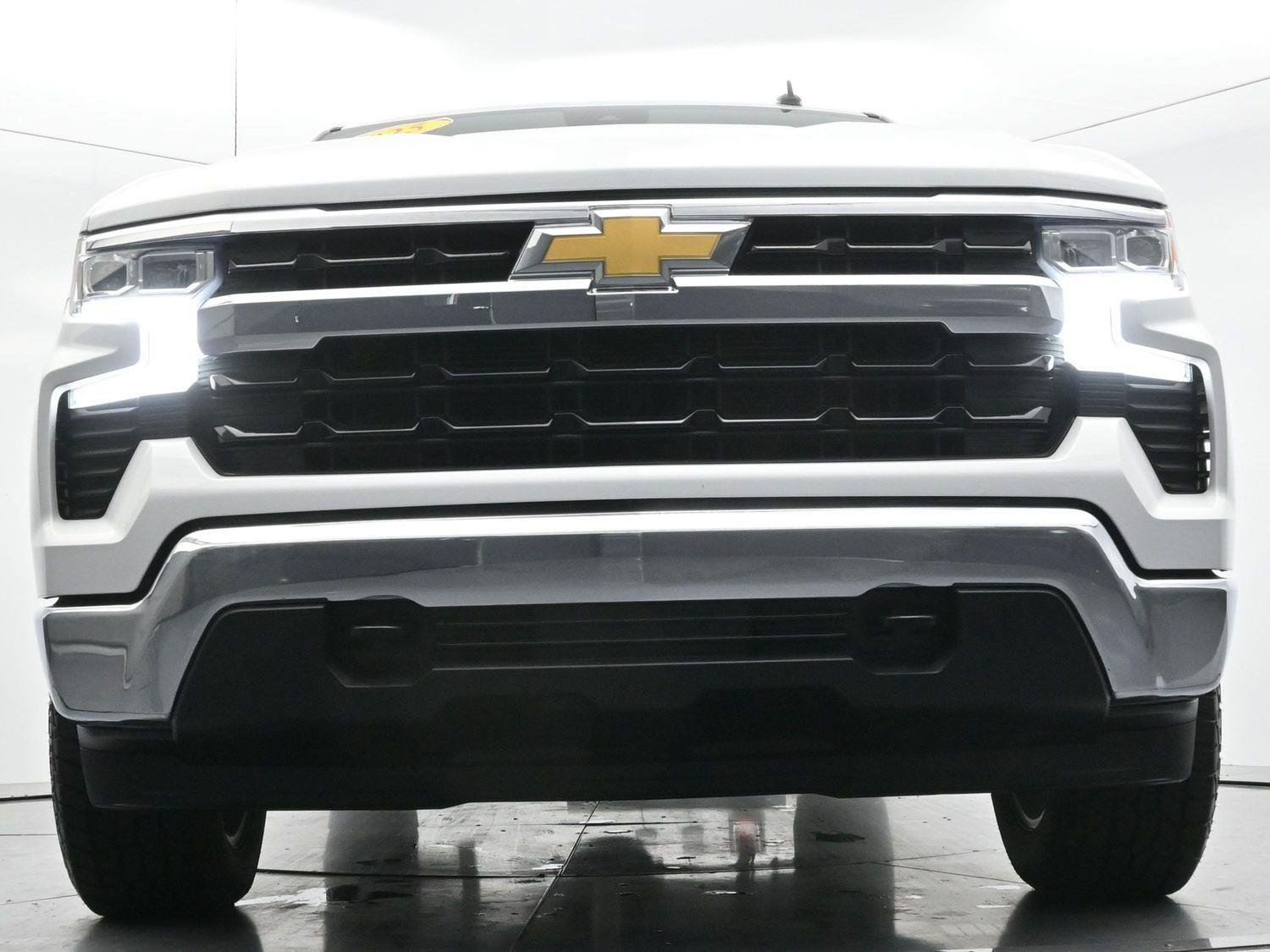 Used 2025 Summit White Chevrolet LT image 45