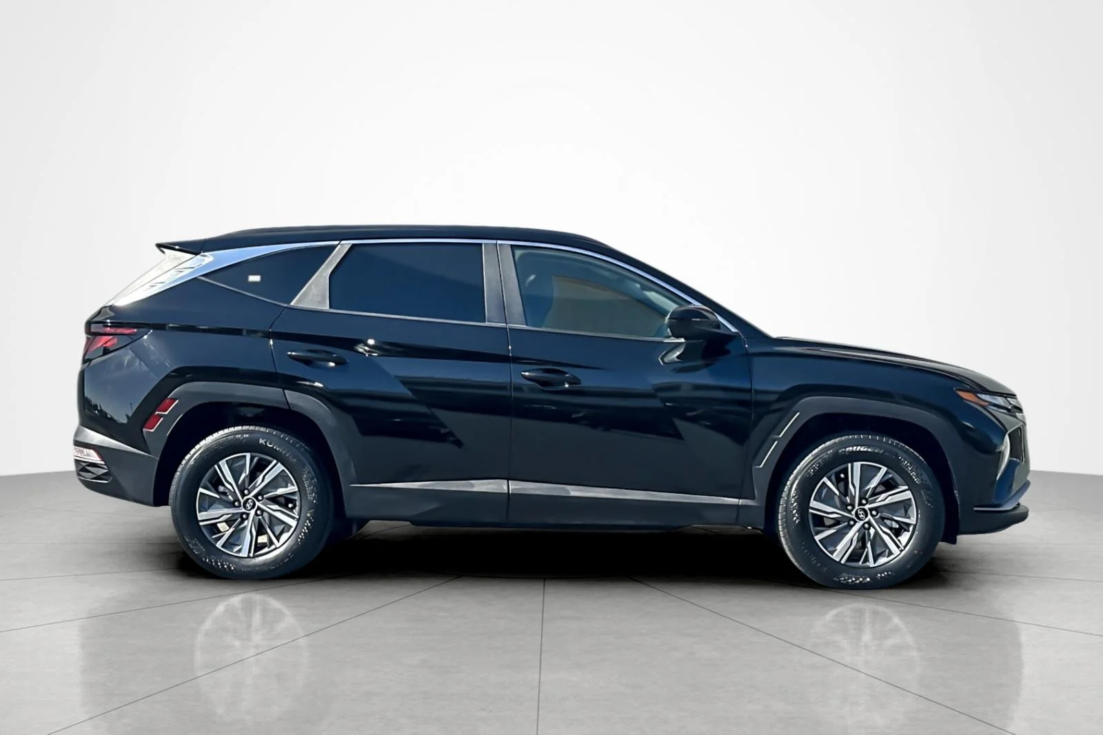 Used 2024 BLACK Hyundai Blue image 6