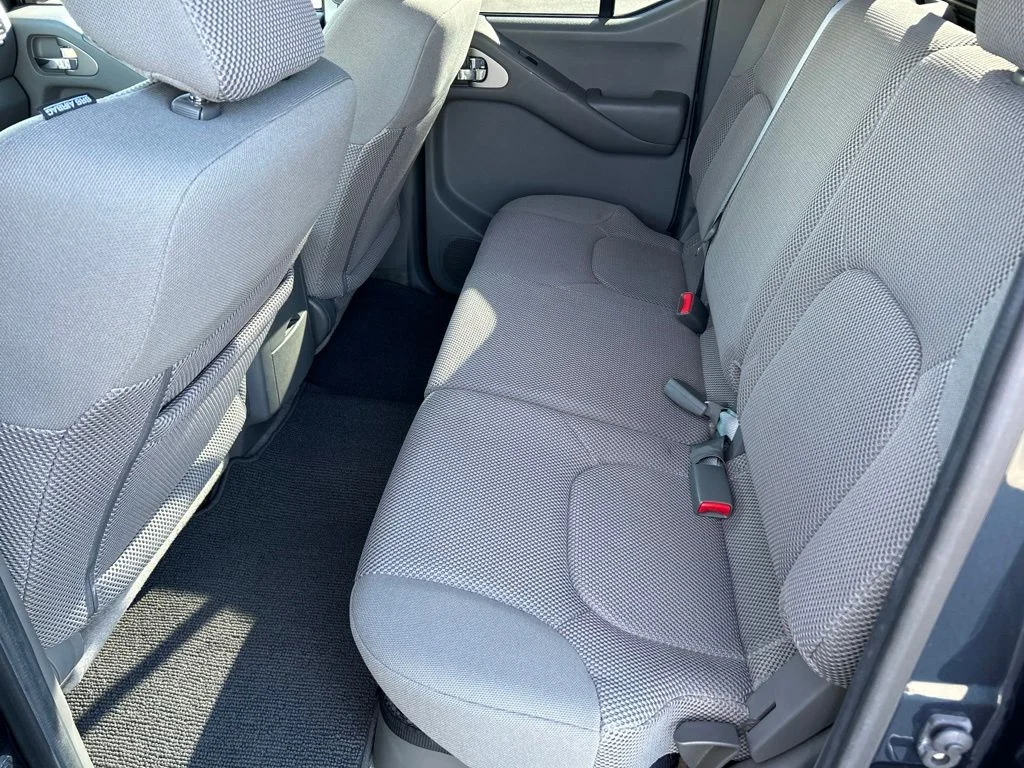 Used 2016 Arctic Blue Metallic Nissan SV image 19