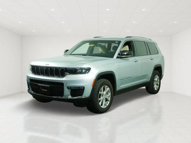 Used 2023 Silver Jeep Limited image 3