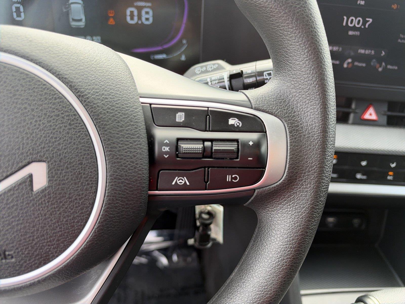 Certified Used 2025 Snow White Pearl Kia LX image 18