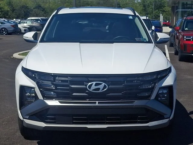 Used 2025 White Hyundai SEL Convenience image 7