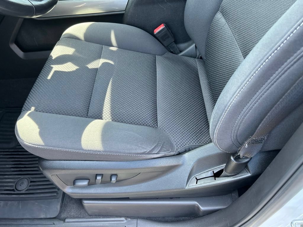 Used 2018 SUMMIT WHITE Chevrolet LT image 18