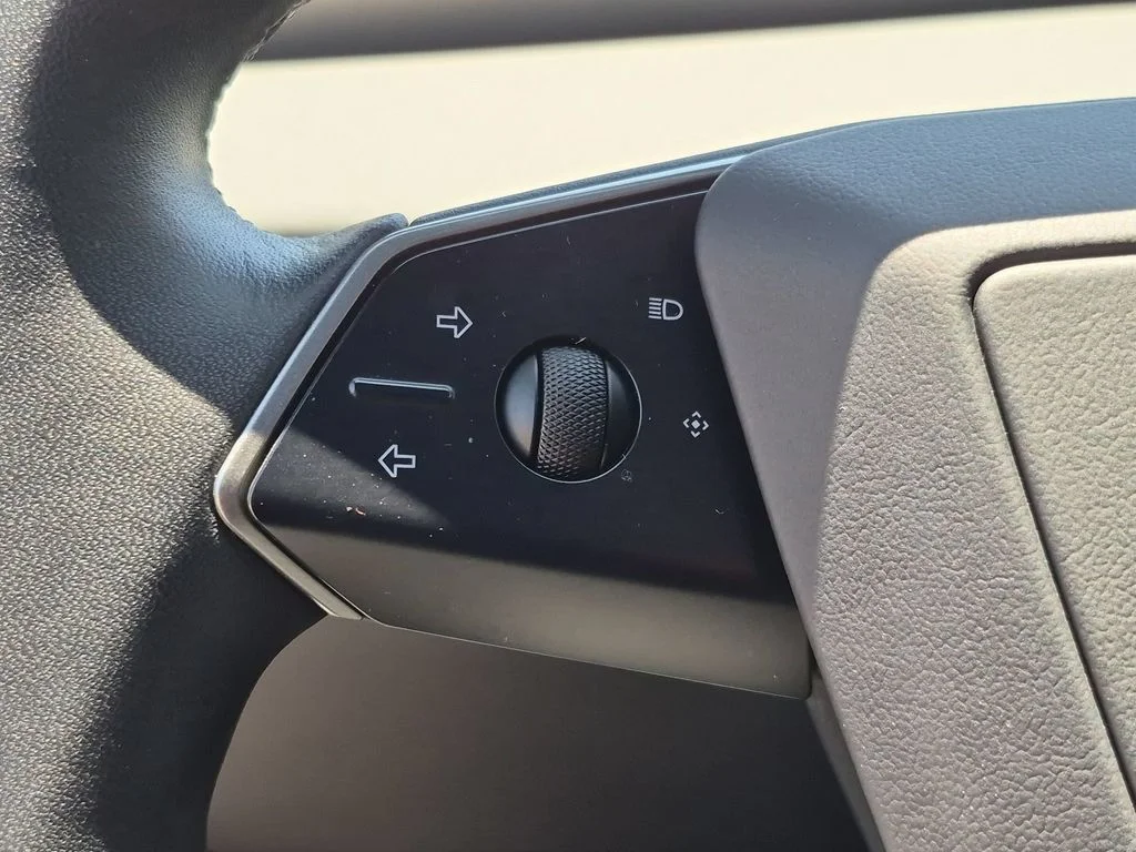 Used 2025  Tesla Long Range image 17