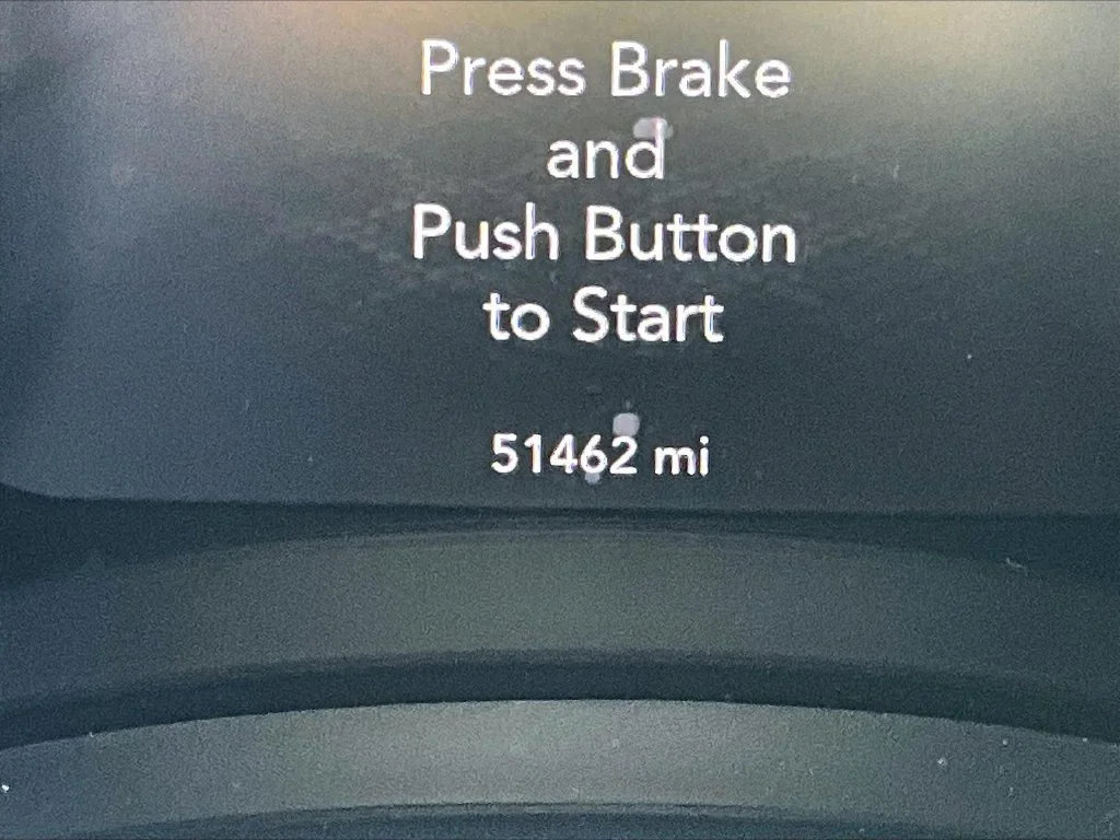 Used 2022 White Dodge SXT image 19