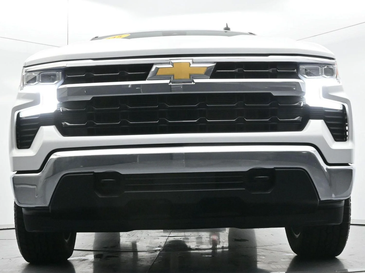 Used 2025 Summit White Chevrolet LT image 45
