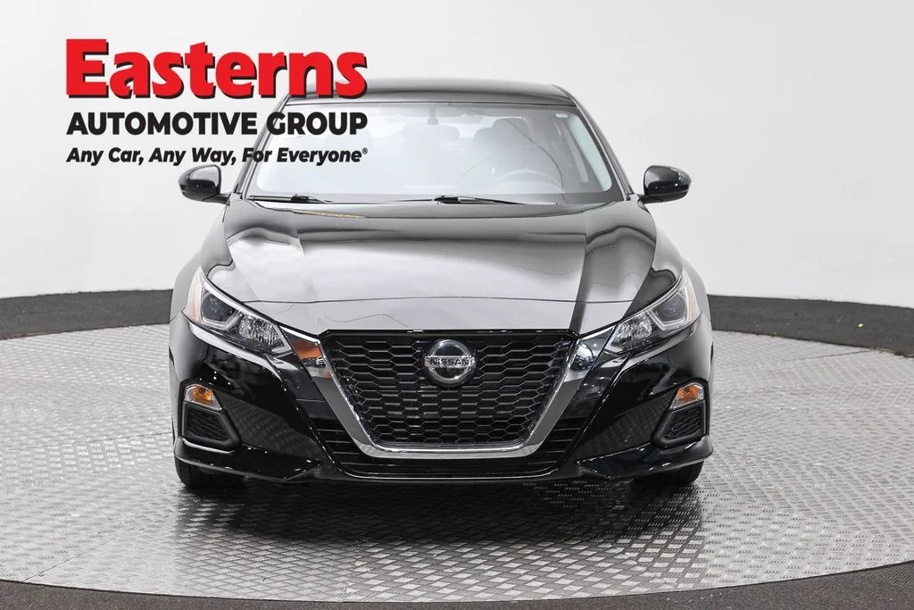 Used 2020 Black Nissan 2.5 S image 2