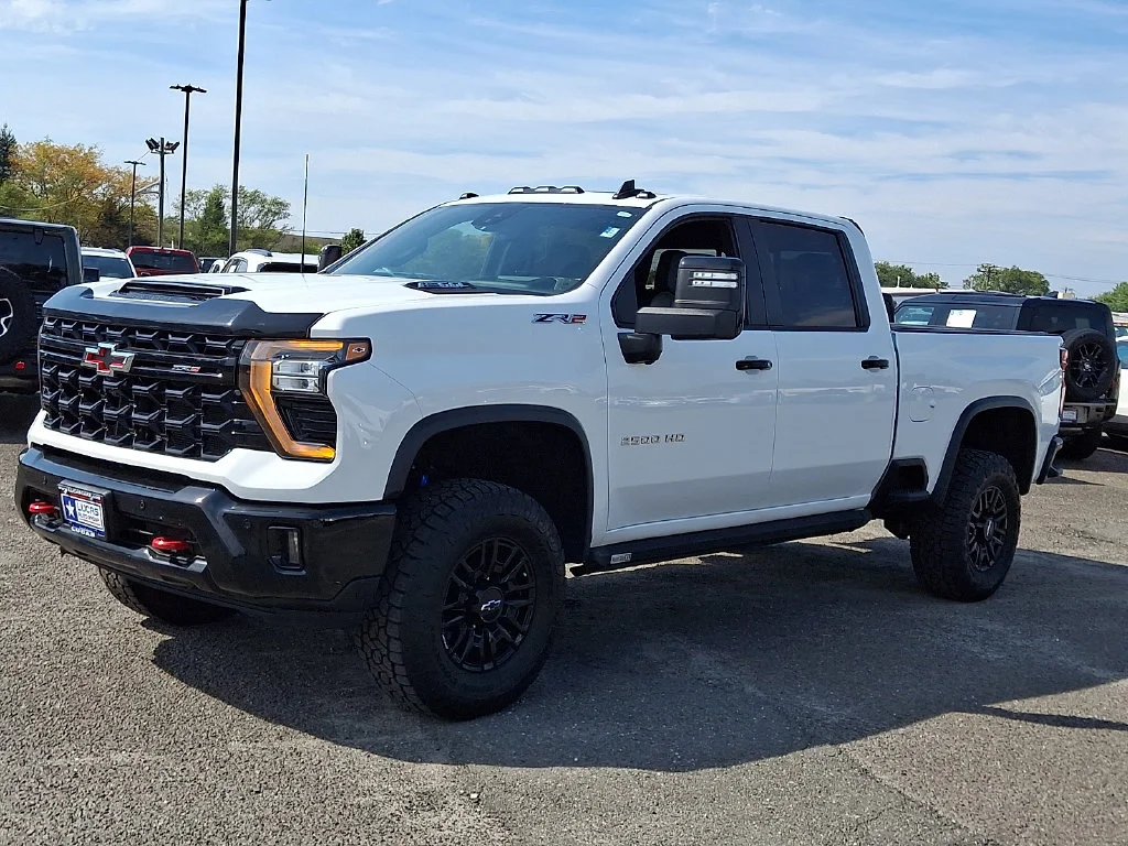 Used 2025 White Chevrolet ZR2 image 6