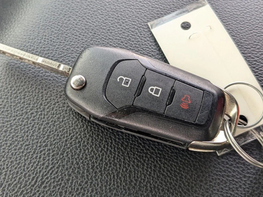 Used 2025 Red Ford XLT image 28