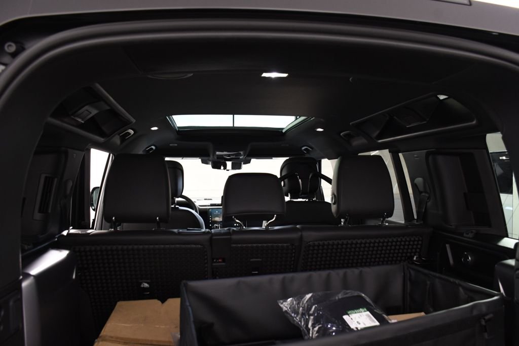 New 2026 Santorini Blk Land Rover X-Dynamic SE image 25