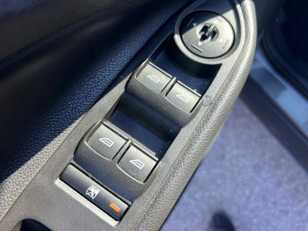 Used 2015 Magnetic Ford SE image 23
