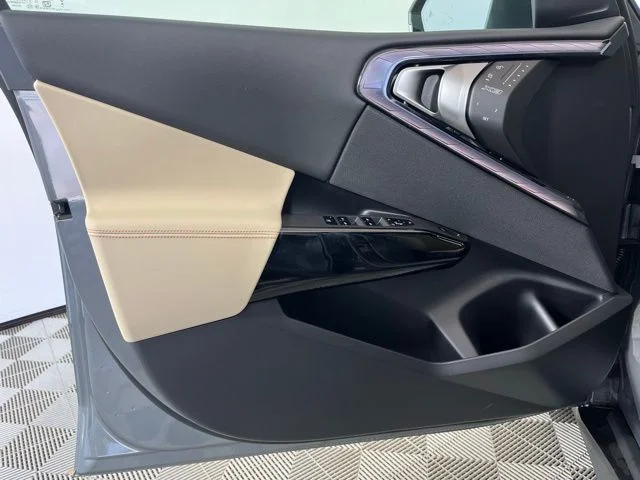 Used 2026 Skyscraper Grey Metallic BMW 30 xDrive image 10