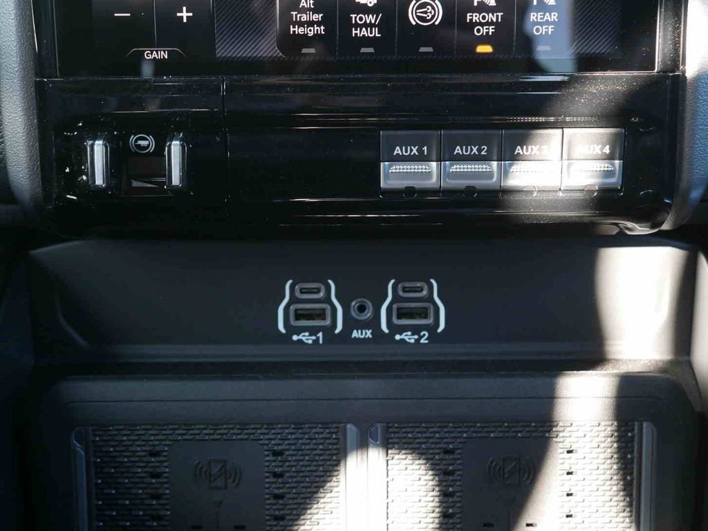 New 2026 Bright White Clear-Coat Exterior Paint RAM LARAMIE image 6