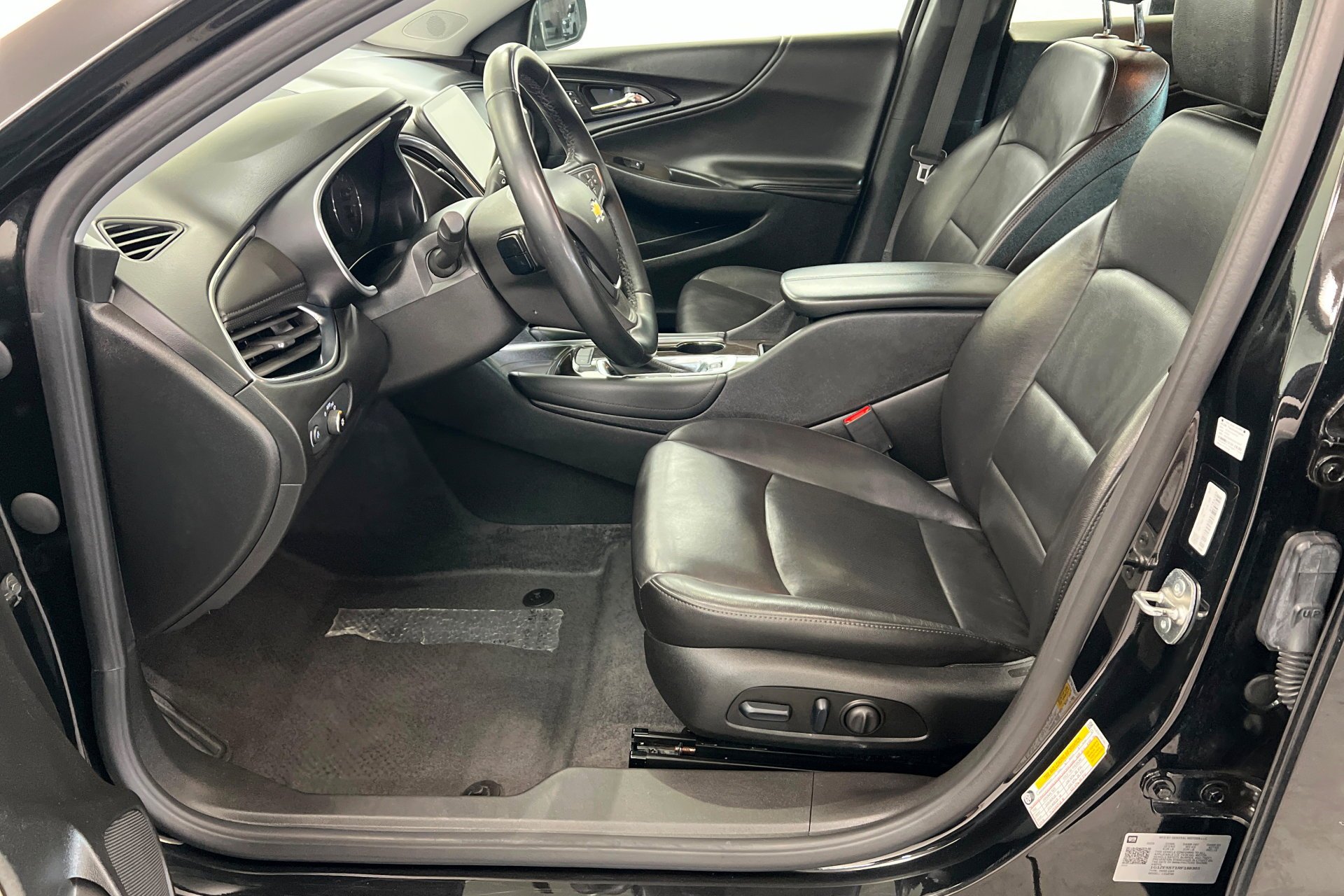 Used 2024 Mosaic Black Metallic Chevrolet LT image 18