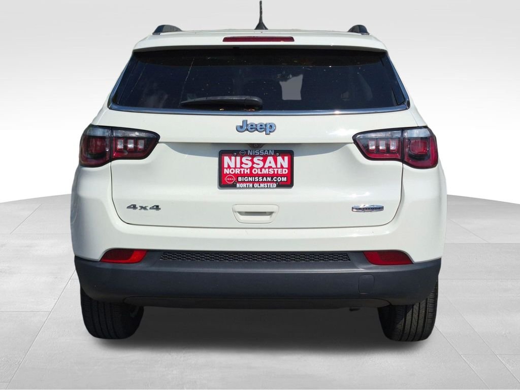 Used 2019 White Clearcoat Jeep Latitude image 9