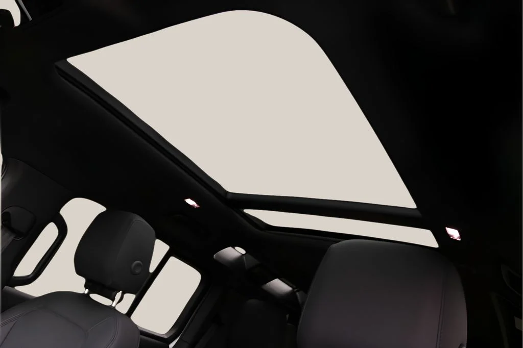 Used 2025 White Land Rover S image 12