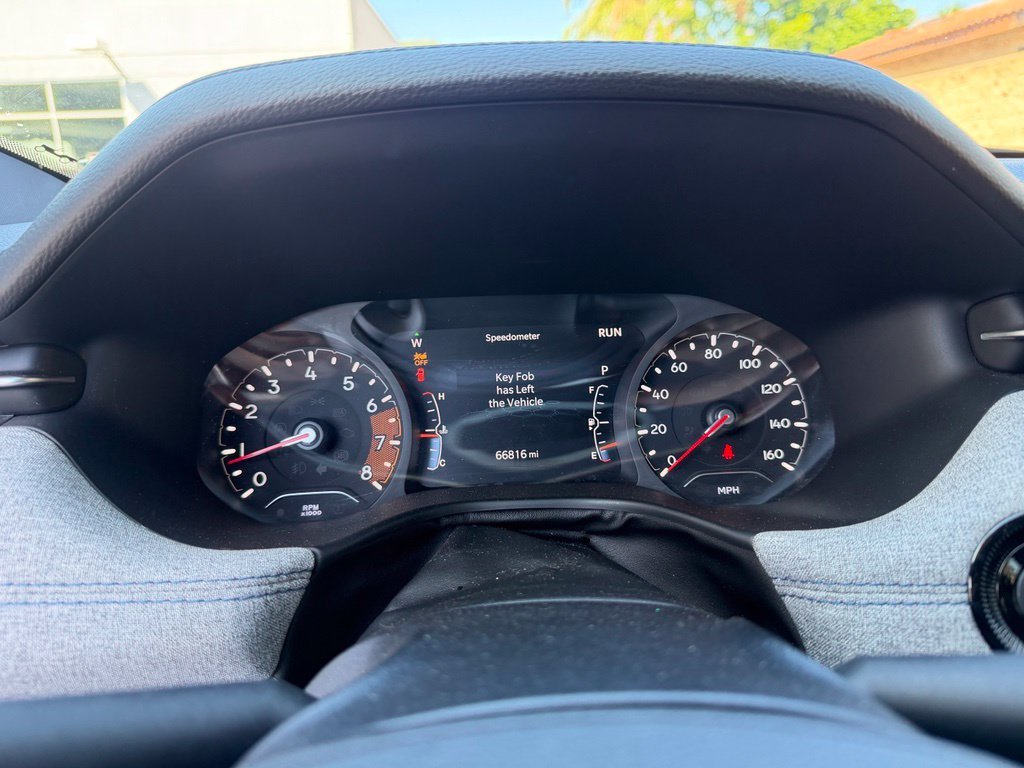 Used 2024  Jeep Latitude image 19