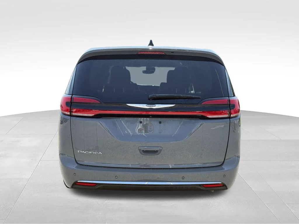 Used 2023 White Chrysler Touring L image 4