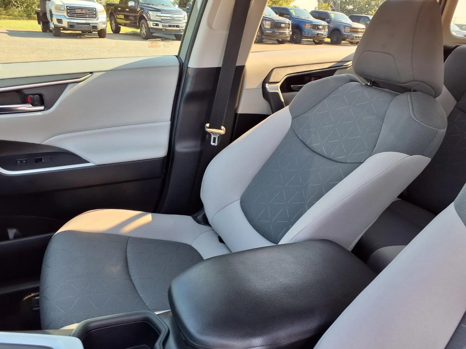 Used 2022 Lunar Rock Toyota XLE image 21